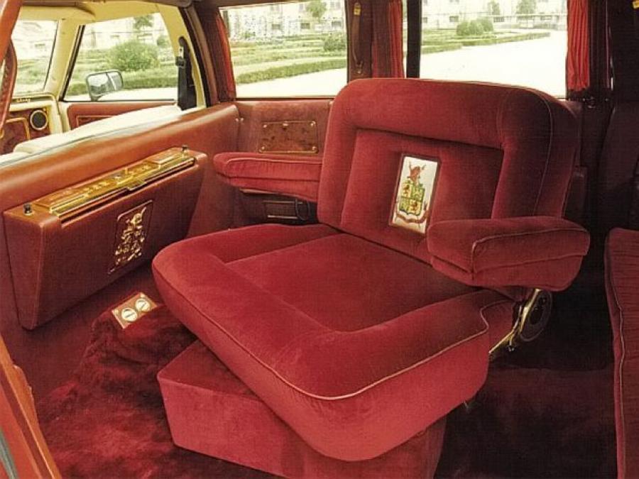 Интерьер Stutz Royale Limousine 1982 года  (фото 2 из 3)